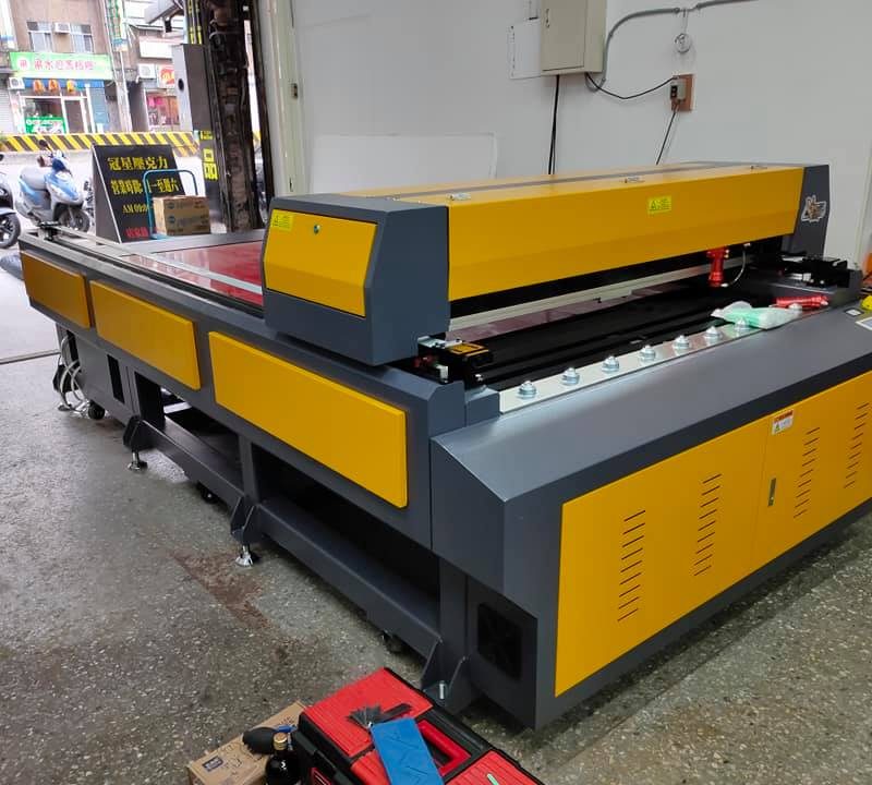 蜂吉拉 雷切機(5)